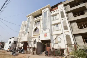 Hotel Raj Niwas by OYO Rooms - Image 3