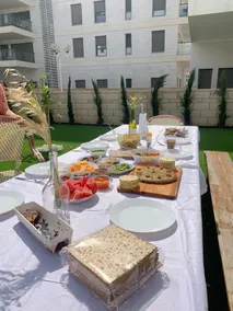 Deluxe Apartment with Private GardenArea - Image 5