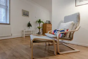 2 Bedroom Apartment in Wapping - Image 3