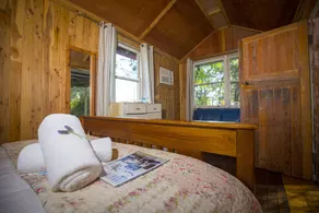 Red Tractor Retreat - Image 5