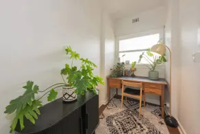 Mid-century 1 Bedroom Apartment on Albert Park With Parking - Image 2