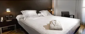 Apartamentos Mendebaldea Suites - Image 4
