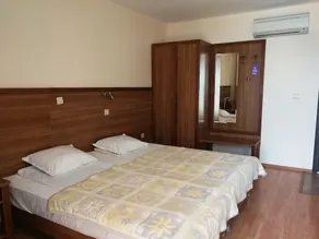 Iris Hotel - Image 4