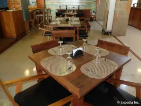 Imerex Plaza Hotel - Image 3