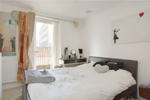 2 Bedroom Flat In Greenwich - Image 3
