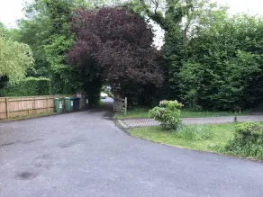Captivating Bungalow With Garden in High Wycombe - Image 4