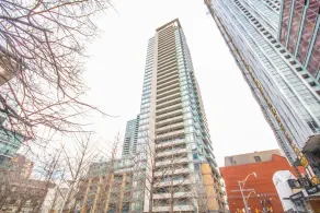 Sarkar Suites Yorkville - Image 4