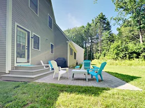 New Light-filled 3br W/ Gourmet Kitchen & Patio 3 Bedroom Home - Image 3