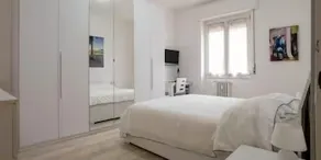 Apartment with Balcony near Metro / Uni - Image 4