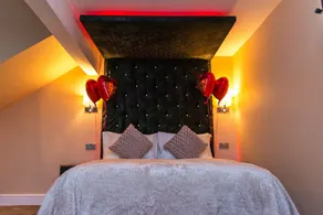 Aphrodite Suites Huddersfield - Image 3