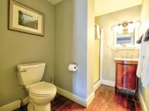 Hotel Charlotte - Image 2