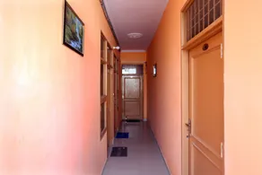 Hotel New Comfort by OYO Rooms - Image 5