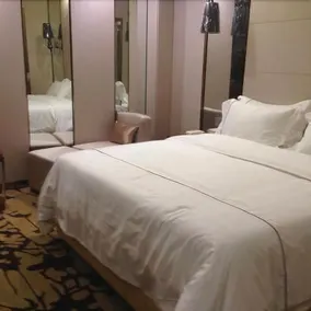 Yifang Holiday Hotel - Image 2