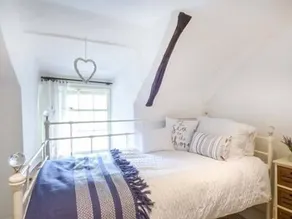 Bee Hive Cottage - Image 2
