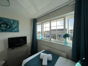 Lancaster Close Serviced Accodomation - Image 4