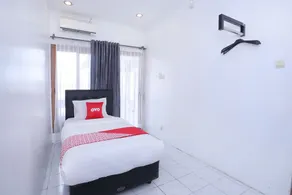 Hotel Gading Resto by OYO Rooms - Image 3
