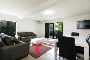 Apex Park Holiday Apartments - Image 2