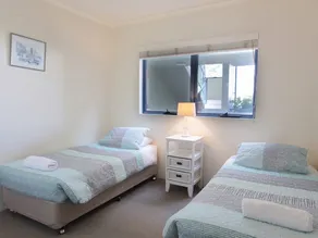 Stunning views great location Sunshine Beach! - Unit 1 Vista Pacific 12 Bryan Street - Image 3