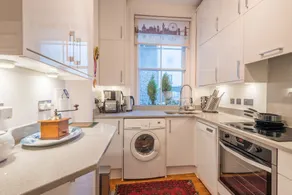 Outstanding Oxford Circus Home - Image 2