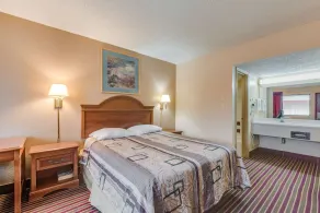 Travelers Inn Midwest City - Image 3