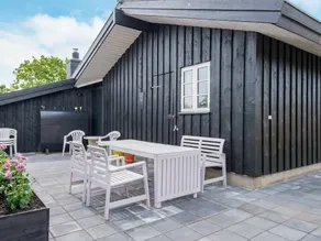 Beautiful Seaside Holiday Home in Juelsminde With Terrace - Image 2