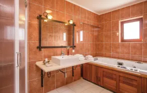 Stunning Home in Houdetsi,heraklio With 6 Bedrooms, Internet and Outdoor Swimming Pool - Image 3