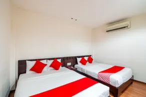 Little Home by OYO Rooms - Image 3