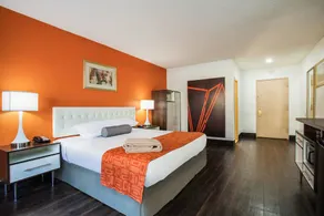 Howard Johnson by Wyndham Bronx - Image 2