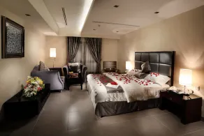 Towlan Hotel Suites - Image 2