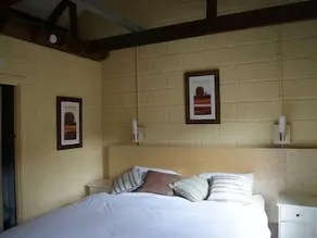The White Hart - Image 4