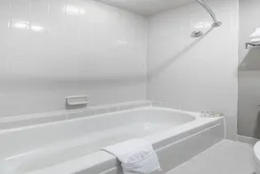 Cloverleaf Suites Columbus - Image 5