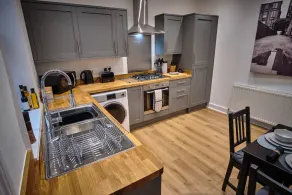 The Townhouse Simple2let Serviced Apartments - Image 4