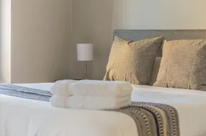 1BR Flat with Stunning River Views - Image 5