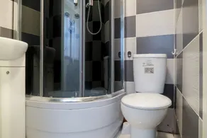 Portway Deluxe En Suite Room - Image 2