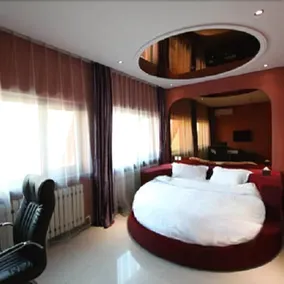 5cm Holiday Inn (Xita Branch) - Image 2