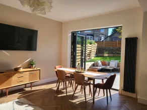 Remarkable 4-bed House in Sheffield - Image 4