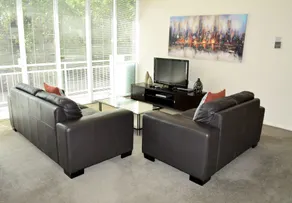 28 Southbank Apartments - Image 5