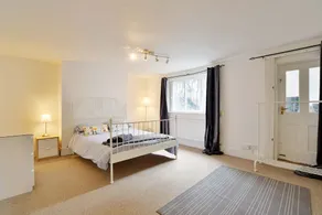 Quaint 3 bedroom garden flat in the heart of Camden Town. - Image 3