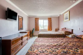 Heritage Inn And Suites - Image 2