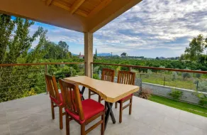Gorgeous Villa With Private Pool and Jacuzzi in Fethiye - Image 2