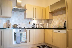 Beautifully Renovated Apartment -central Edinburgh - Image 5