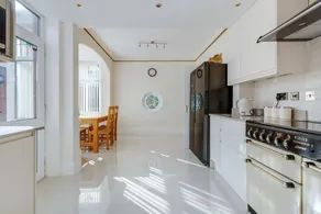 Queens Crest by Sasco Apartments - Image 5