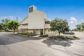 Motel 6-Columbus, OH - Worthington - Image 5