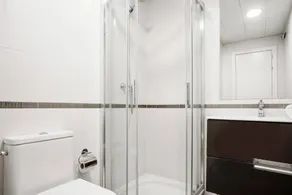 Modern 2bed Apt Sleeps 4 nr Retiro, 2mins to Metro - Image 2