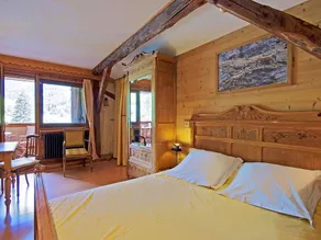 Superb Savoyard Traditional Chalet Located 500 m From the Slopes - Image 4