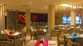 Izla Beach Front Hotel - Image 5