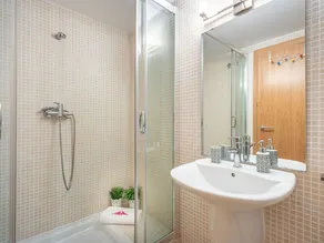 Apartment with sea view, walking distance to the beach - Image 5