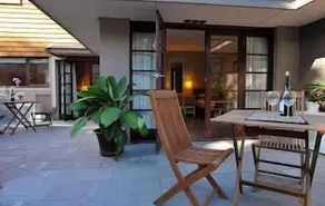 Waikiki Beach Bed & Breakfast-Rockingham - Image 5