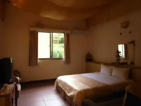 Green Peak Holiday Villa - Image 2