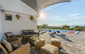Stunning Home in Splitska-supetar With 3 Bedrooms, Wifi and Outdoor Swimming Pool - Image 3